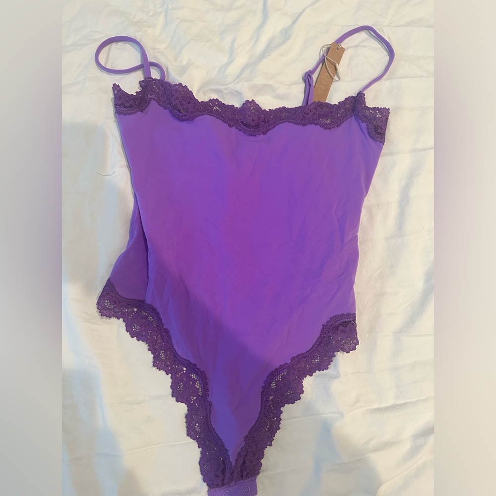 SKIMS Fits Everybody Lace Cami Bodysuit